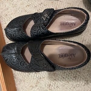 Size 10 Grey and Black Alegria Shoes